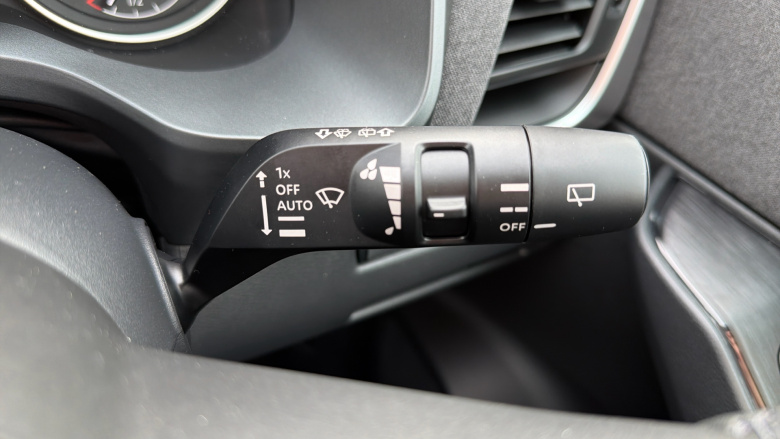 Nissan Qashqai 1.3 DiG-T MH Acenta Premium 5dr Petrol Hatchback